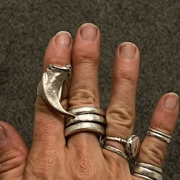 Sterling silver sand casted bear claw ring - Picture 8 of 14